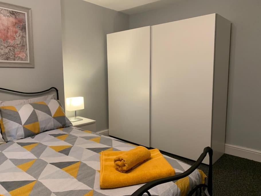 Fantastic Large 2 X Bedroom Flat, Free Parking Сейл Екстериор снимка